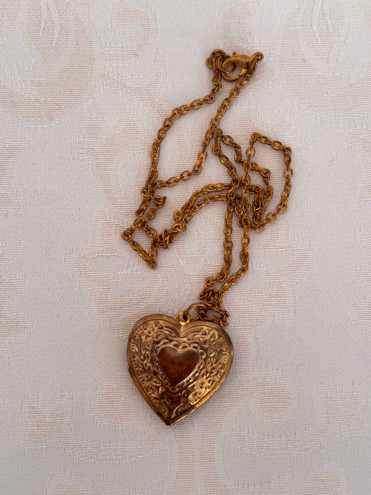 locket hálsmen