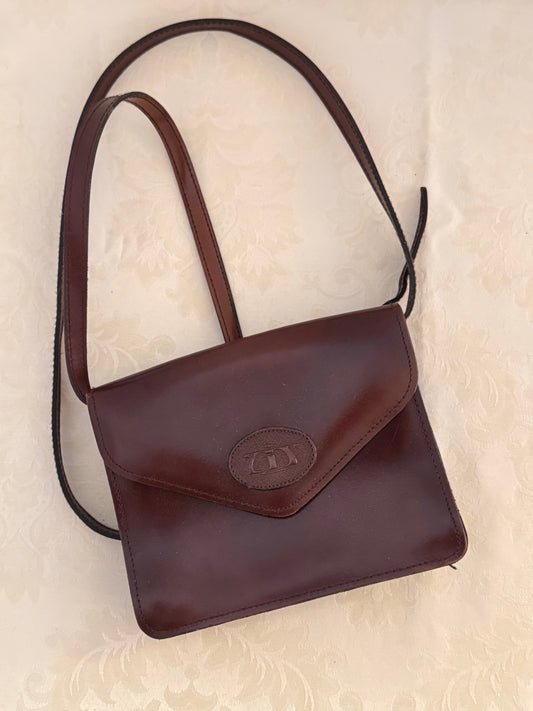 rauðbrún hliðartaska